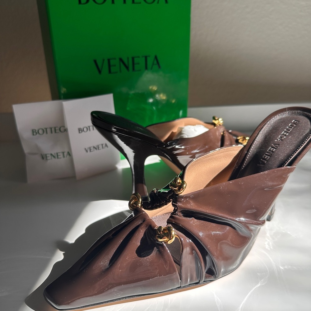 NWT Bottega Veneta Brown Patent Leather Mule Pump Heels Closed Toe